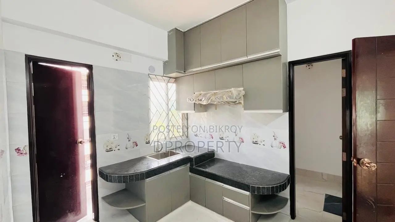 ২১০০ বর্গফুটের বিলাসবহুল ব্র্যান্ড নিউ দক্ষিণমুখী অ্যাপার্টমেন্ট ৫ম তলায় ভাড়ার জন্য