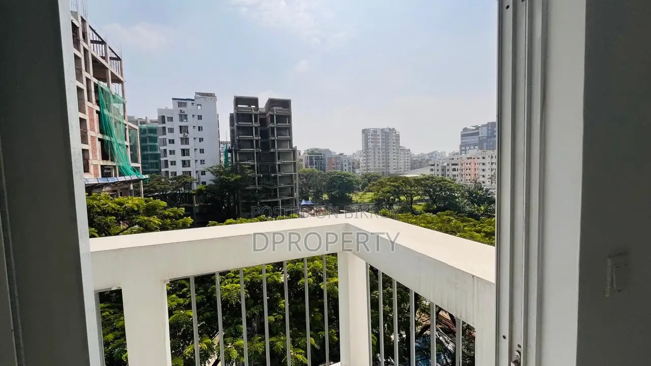 ২১০০ বর্গফুটের বিলাসবহুল ব্র্যান্ড নিউ দক্ষিণমুখী অ্যাপার্টমেন্ট ৫ম তলায় ভাড়ার জন্য
