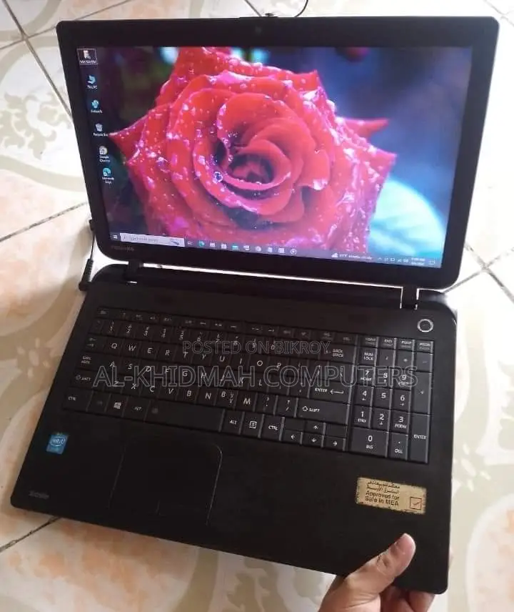 Toshiba Laptop, 2GB RAM, 320GB Hard Disk