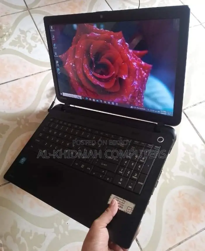 Toshiba Laptop, 2GB RAM, 320GB Hard Disk