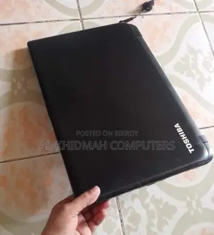 Toshiba Laptop, 2GB RAM, 320GB Hard Disk