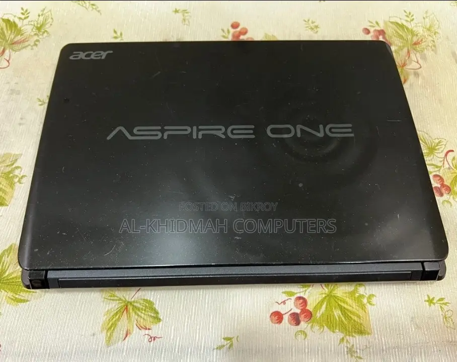 Acer Slim Mini Laptop, 2GB RAM, 320GB Hard Disk, Courier Delivery Available.