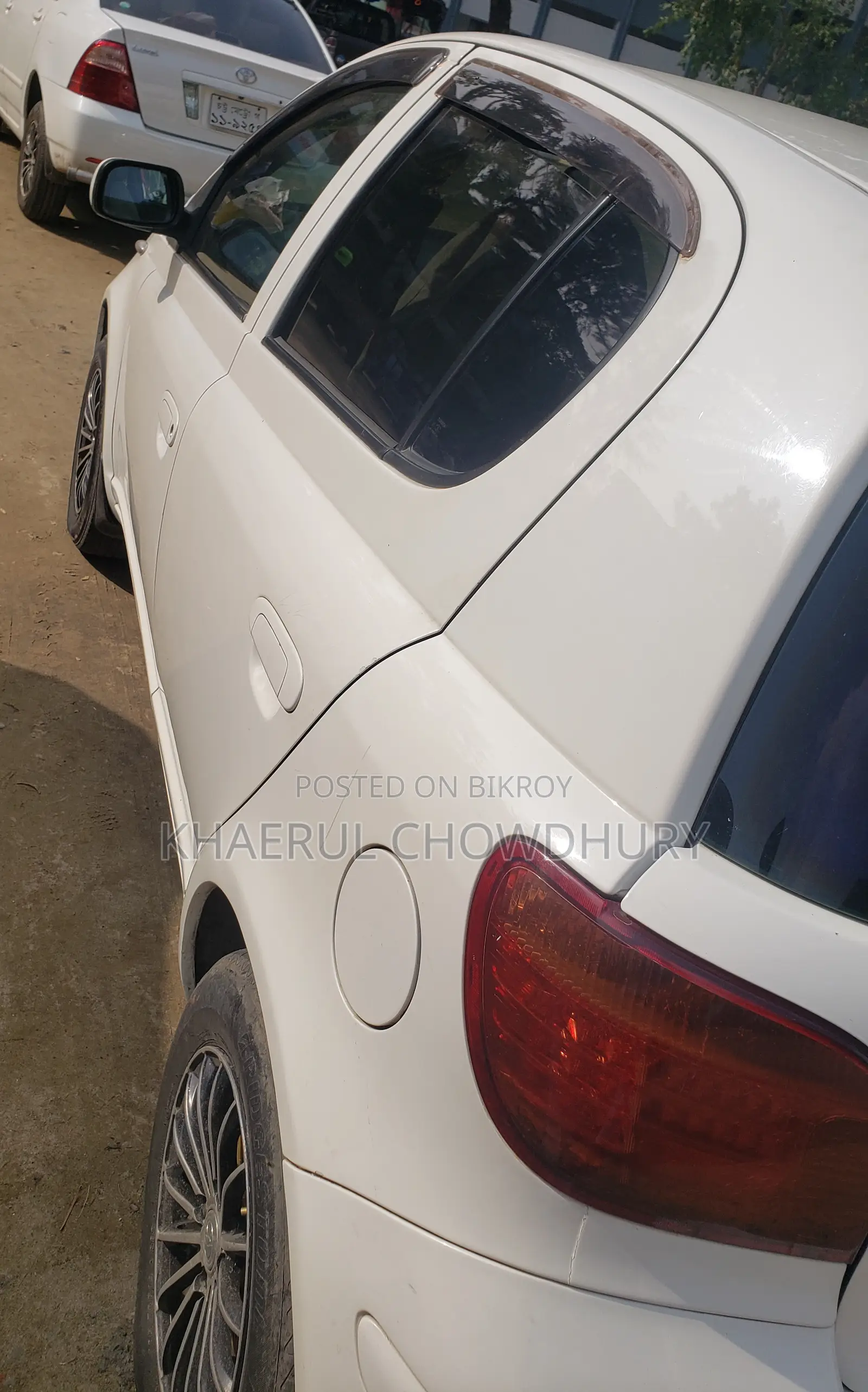 Toyota Vitz . 2004