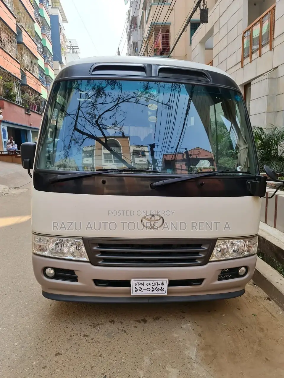 Niassan Coster Bus For Rent (29 Seats)