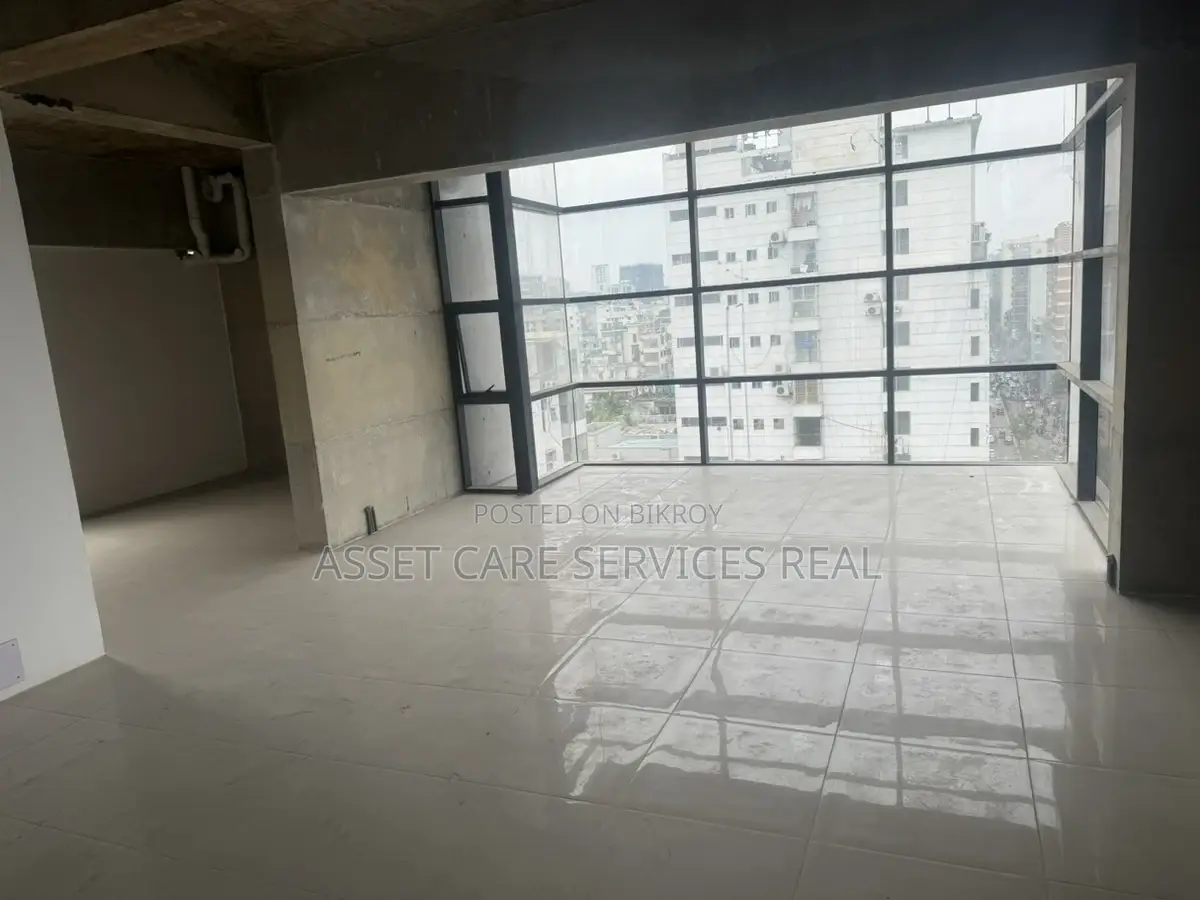 Brand new Commercial space Rent in Banani Road 11