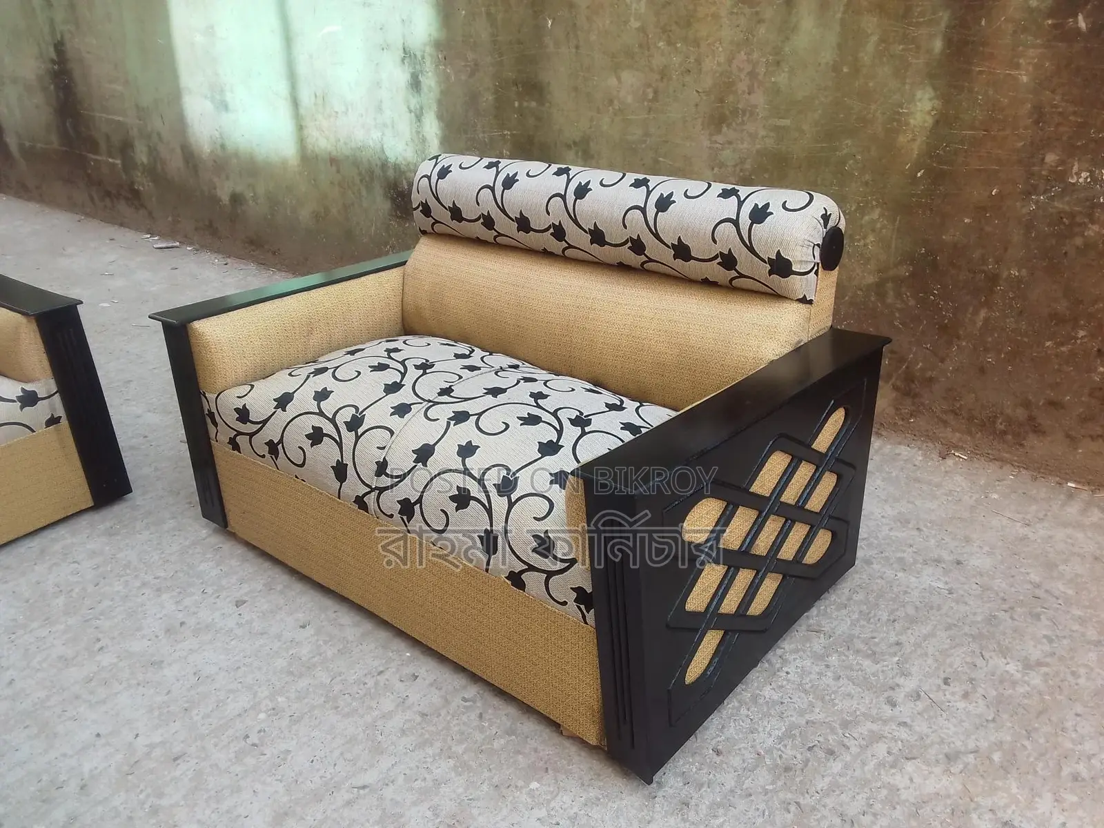 Rahma Furniture Exclusive Jali Design Sofa Set With Center Tea Table