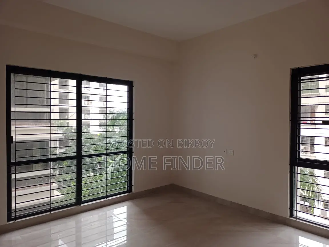 2100 Sqft Brand New Apartment Rent