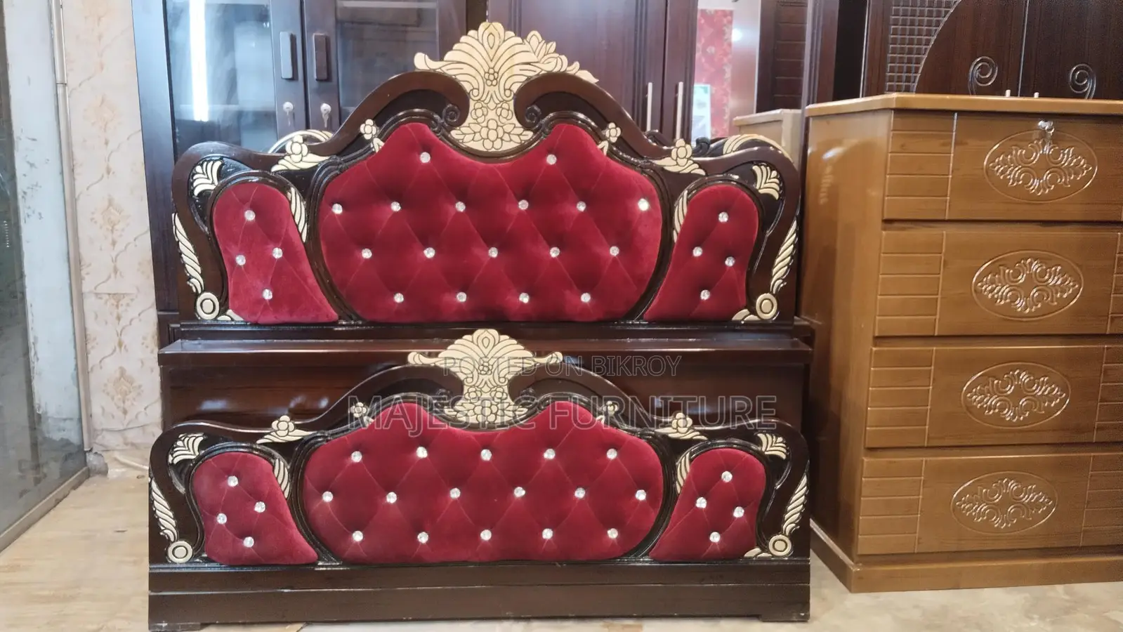 NEW BED 6/7 FEET LEATHER. M # 7419