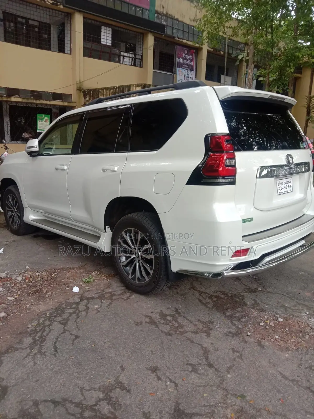 Land Cruiser Prado For Rent