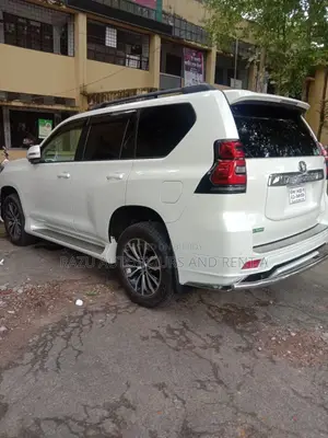 Land Cruiser Prado For Rent