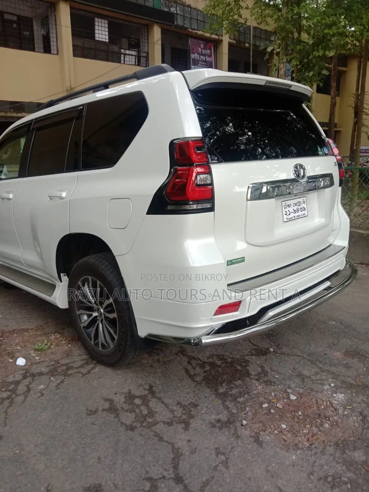 Land Cruiser Prado For Rent