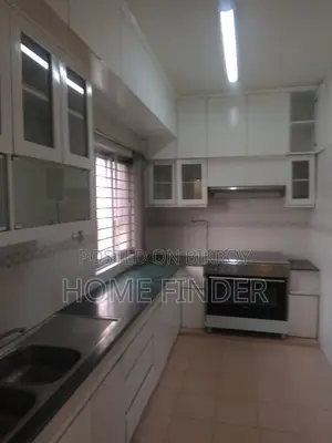 গুলশানে ভাড়ার জন্য ৩২০০ বর্গফুটের সেমি-ফার্নিশড অ্যাপার্টমেন্ট