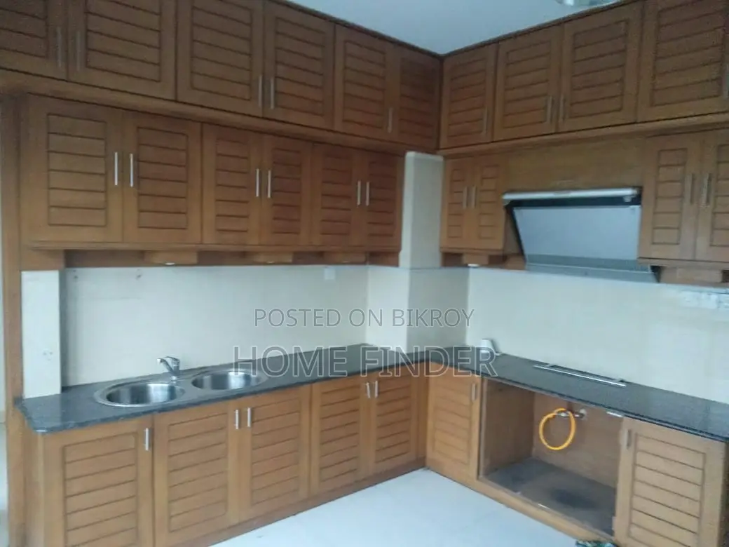 Semi Furnished 4bed 4250 Sqft Apt: For Rent @ Gulshan 2