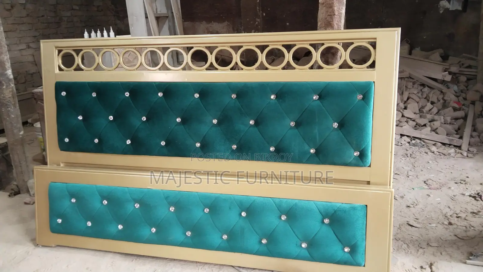 BED 6/7 FEET VELVET. M # 6890