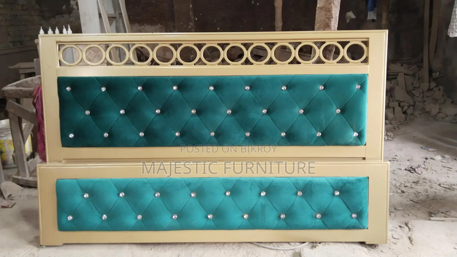 BED 6/7 FEET VELVET. M # 6890