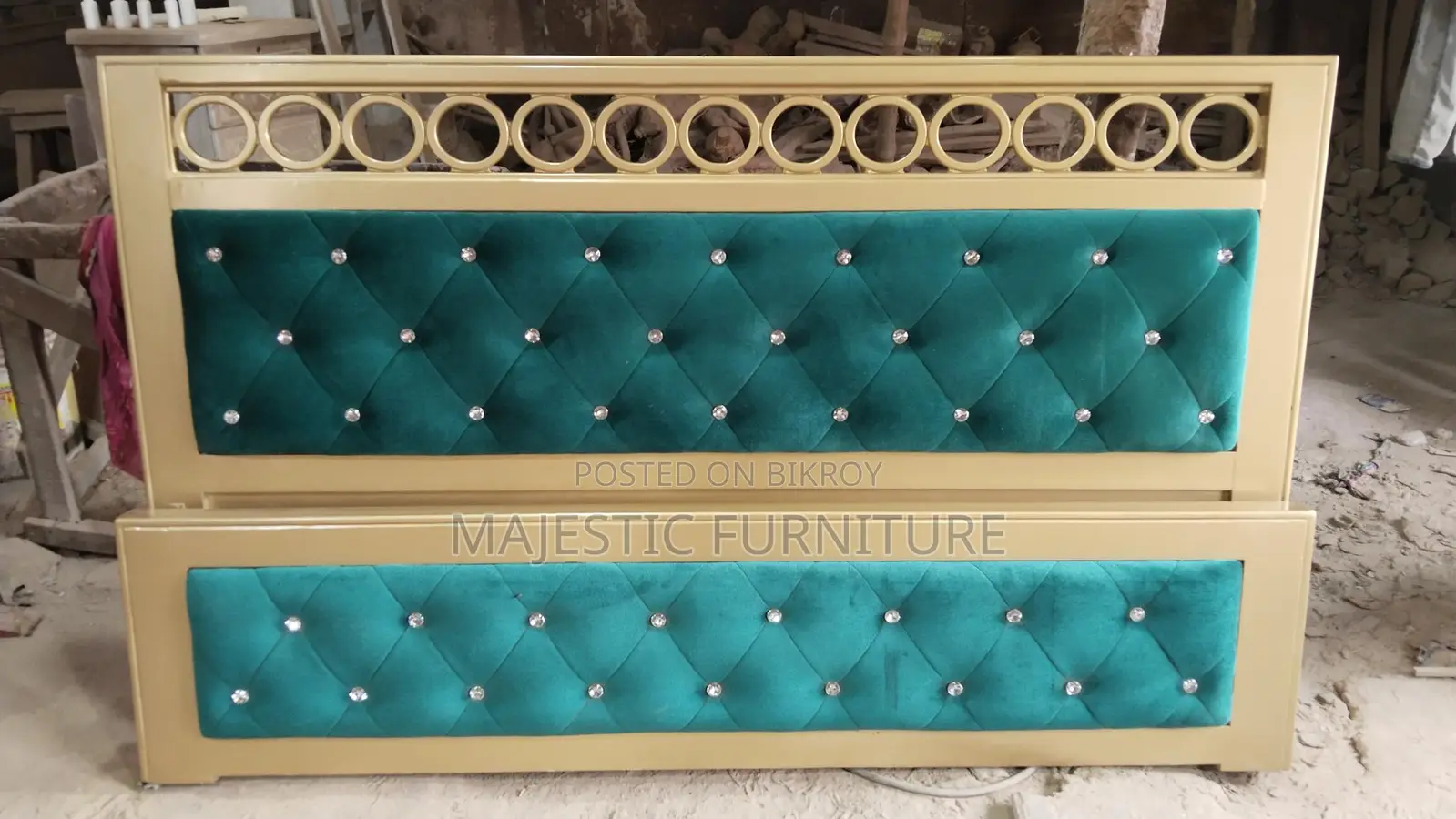 BED 6/7 FEET VELVET. M # 6890