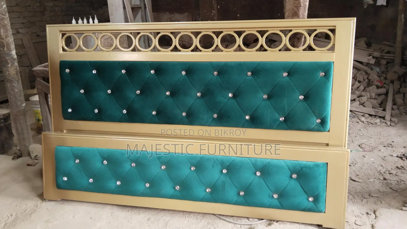 BED 6/7 FEET VELVET. M # 6890