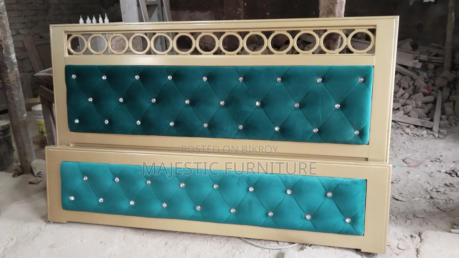 BED 6/7 FEET VELVET. M # 6890