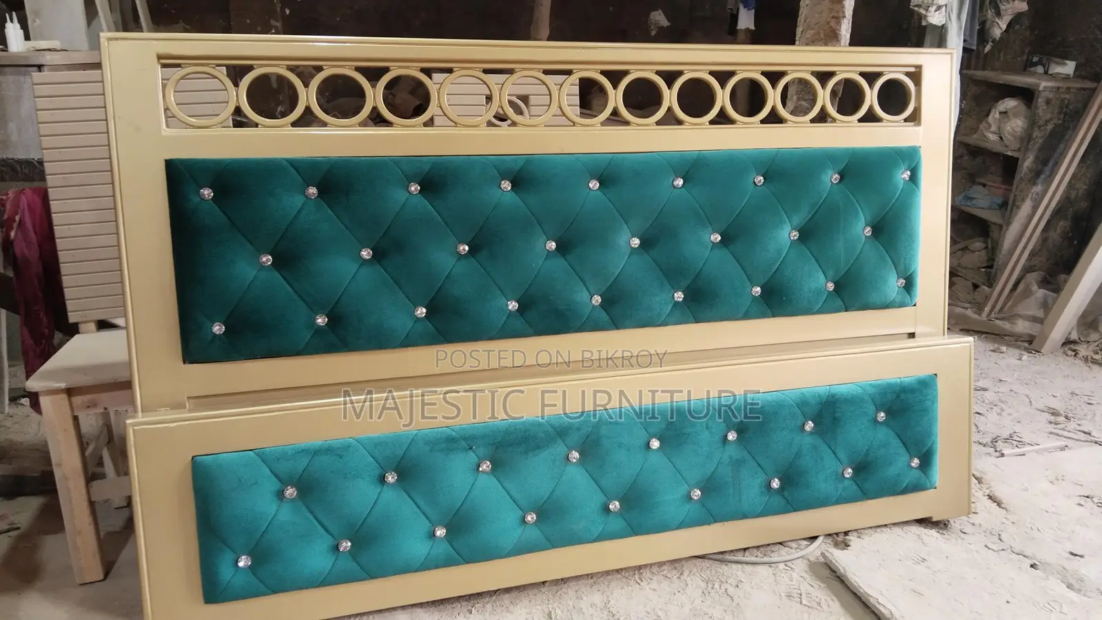BED 6/7 FEET VELVET. M # 6890