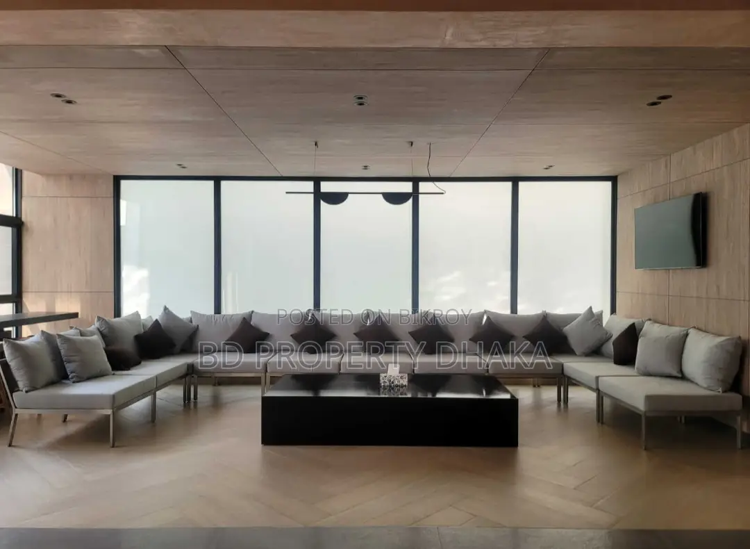 With gym and swim luxurious 4Bed 3400sft full furnished apartments