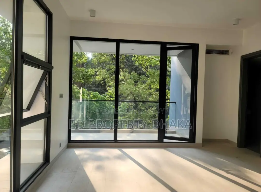 With gym and swim luxurious 4Bed 3400sft full furnished apartments