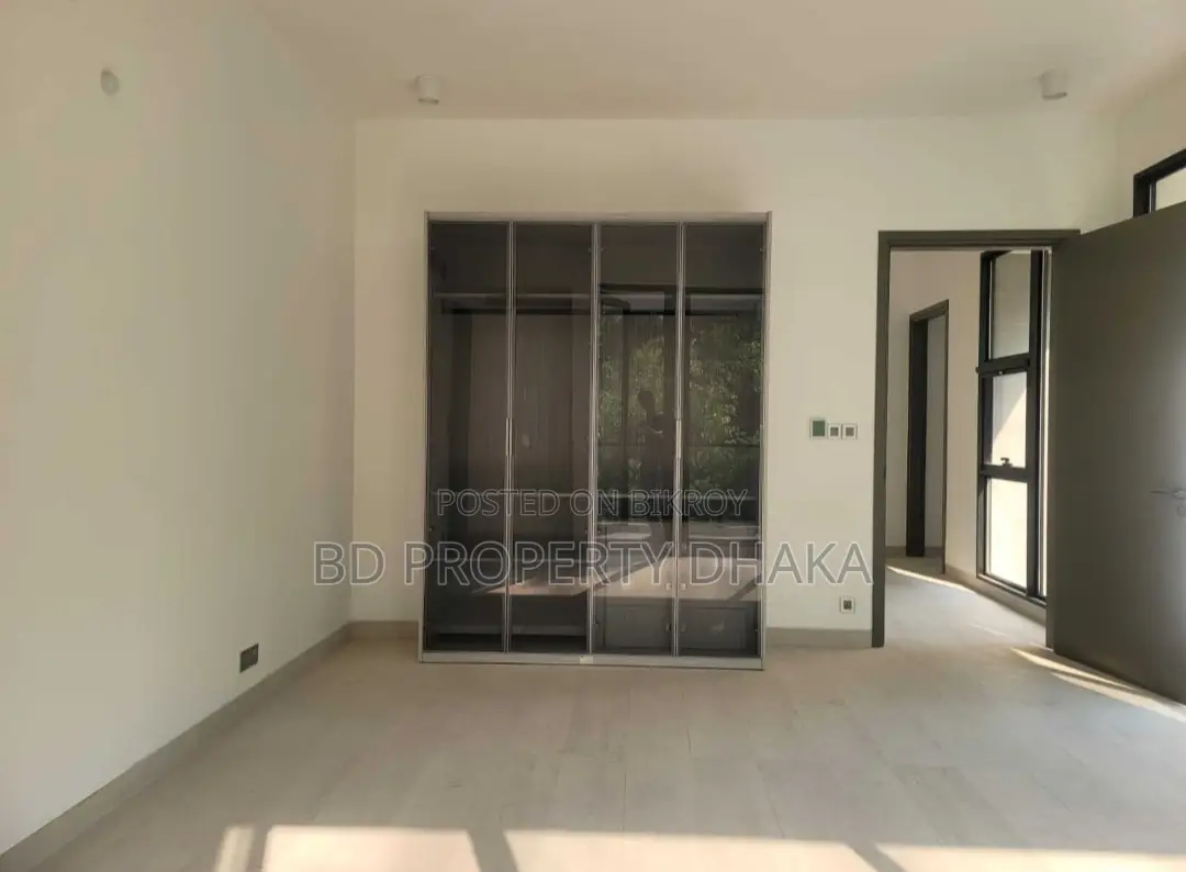 With gym and swim luxurious 4Bed 3400sft full furnished apartments