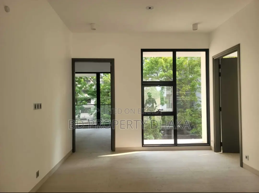 With gym and swim luxurious 4Bed 3400sft full furnished apartments