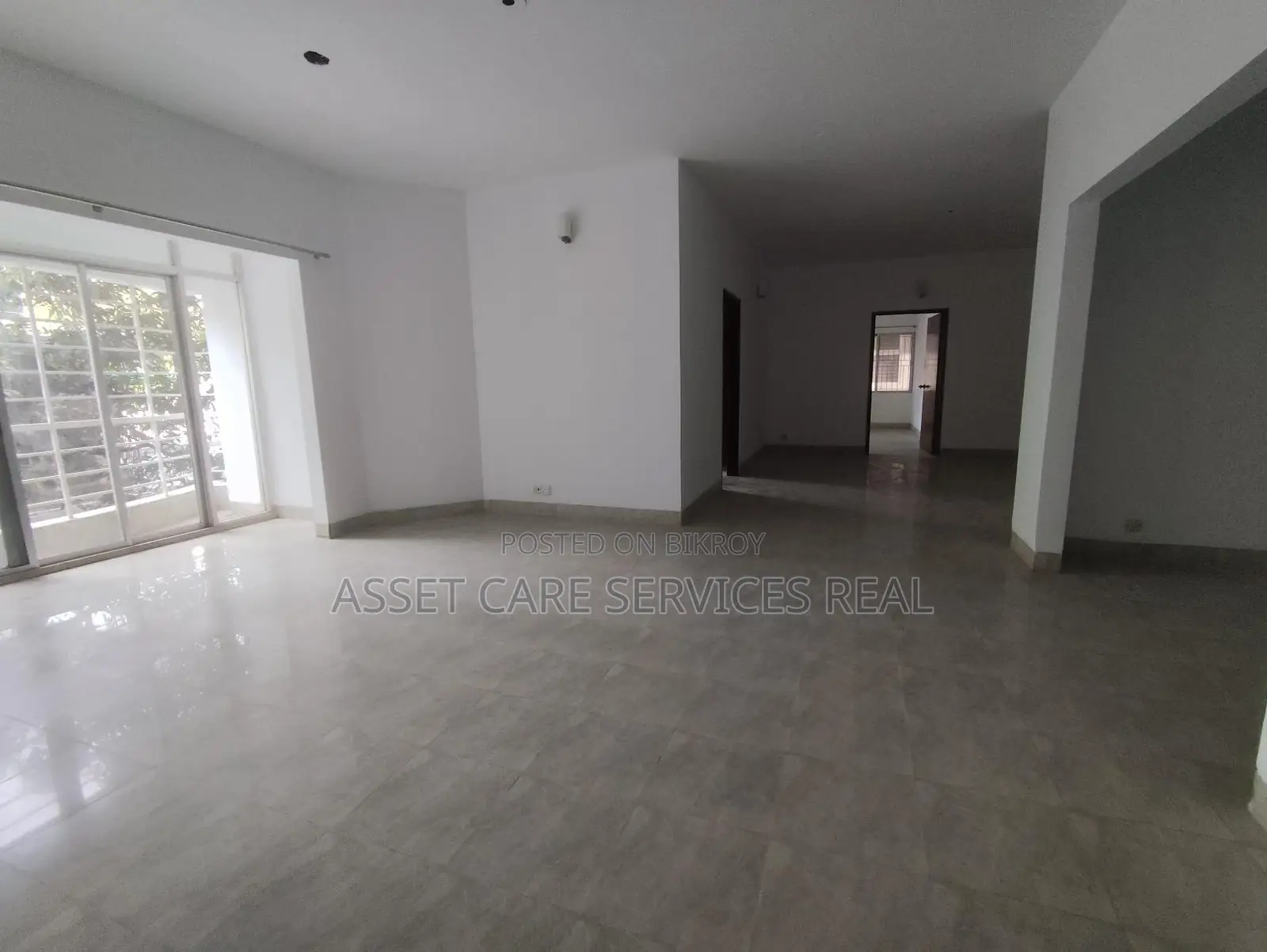4Bed Un-Furnished 3710-Sqft Big Apartment Rent In Gulshan North