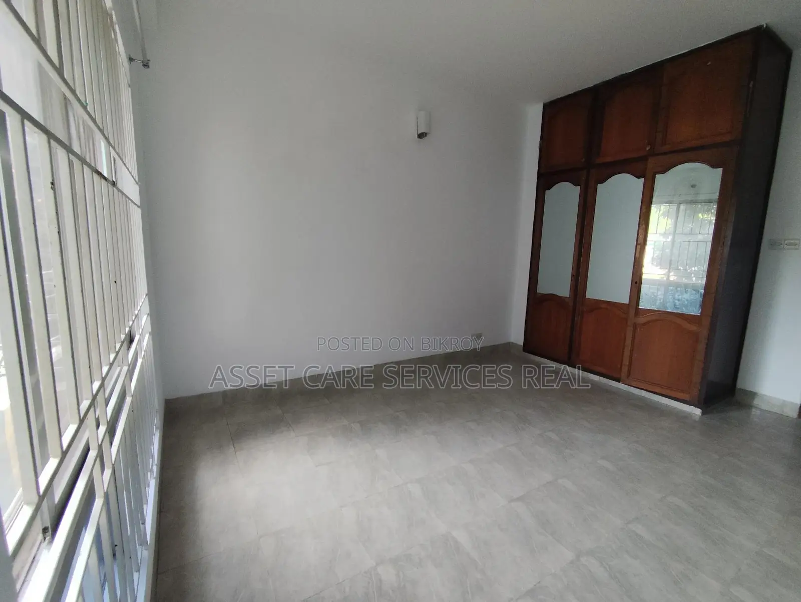 4Bed Un-Furnished 3710-Sqft Big Apartment Rent In Gulshan North