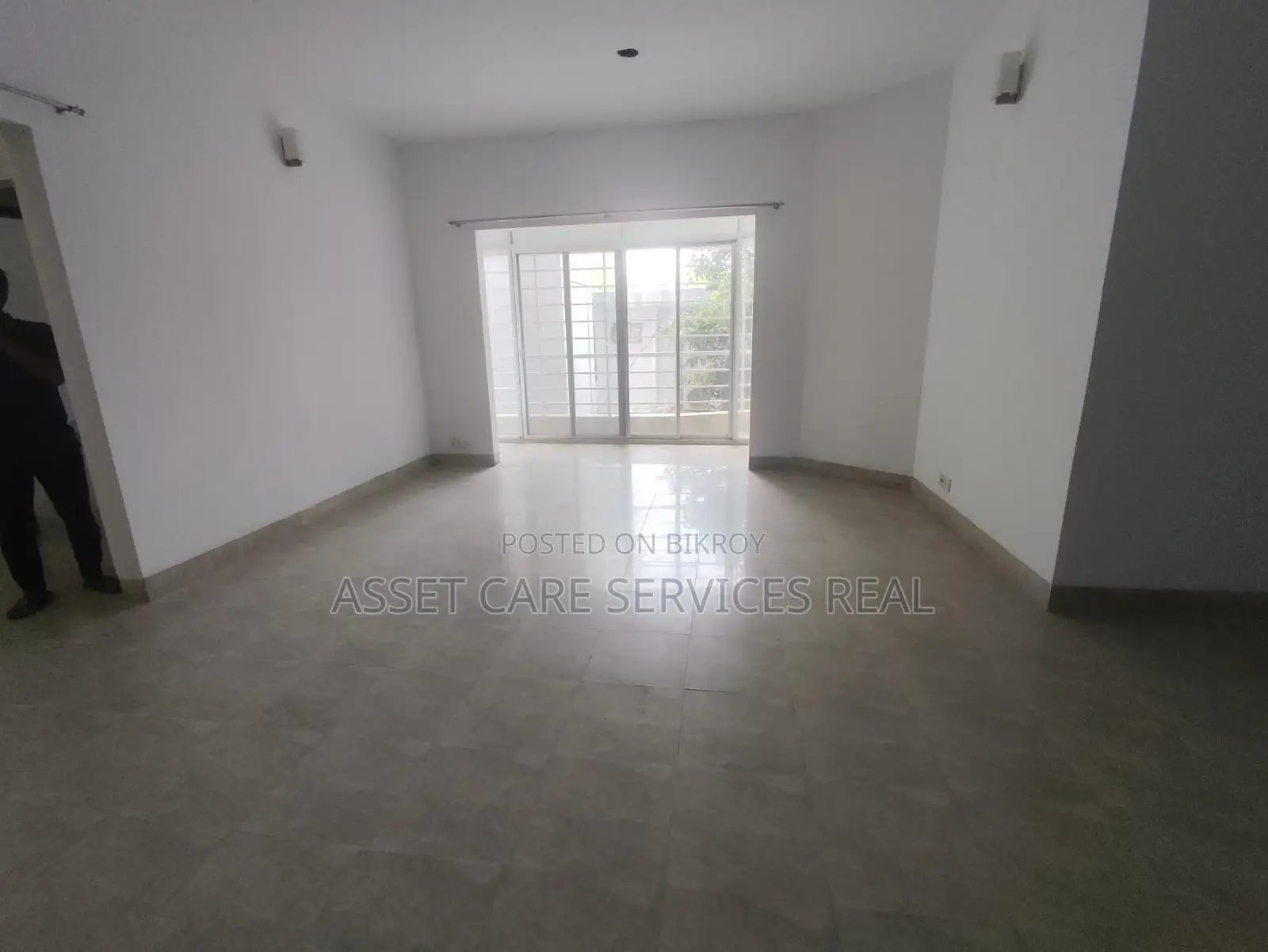 4Bed Un-Furnished 3710-Sqft Big Apartment Rent In Gulshan North