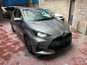 টয়োটা ইয়ারিস জি প্যাকেজ ব্রোঞ্জ / ২০২০