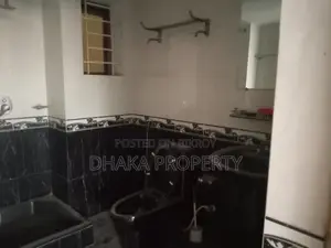 গুলশানে লেক ভিউ ২৩৫০ বর্গফুটের আন-ফার্নিশড ৩ বেডরুমের অ্যাপার্টমেন্ট ভাড়া