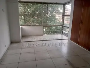 গুলশানে লেক ভিউ ২৩৫০ বর্গফুটের আন-ফার্নিশড ৩ বেডরুমের অ্যাপার্টমেন্ট ভাড়া