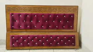 BED 6/7 FEET IAK VENEER. M # 6277
