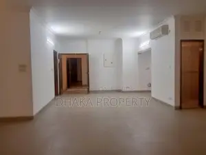 গুলশানে ২৬০০ বর্গফুটের সেমি-ফার্নিশড উন্নত মানের অ্যাপার্টমেন্ট ভাড়া