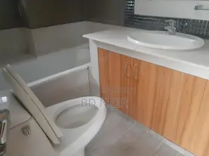 গুলশান-২ এ লেক ভিউ ৫ বেড সেমি-ফার্নিশড ফ্ল্যাট ভাড়া হবে