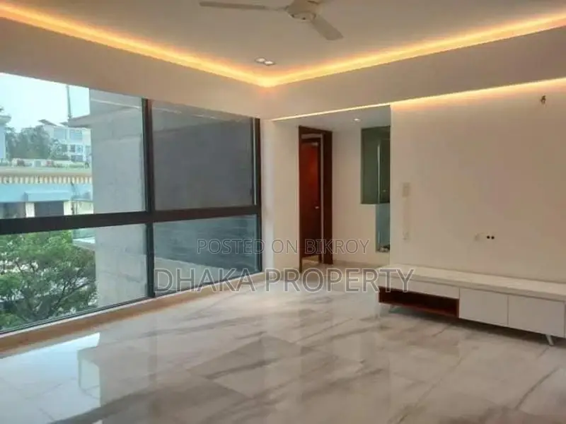 (জিম-সুইমিং) গুলশানে ৪ বেডরুমের বিলাসবহুল অ্যাপার্টমেন্ট ভাড়া