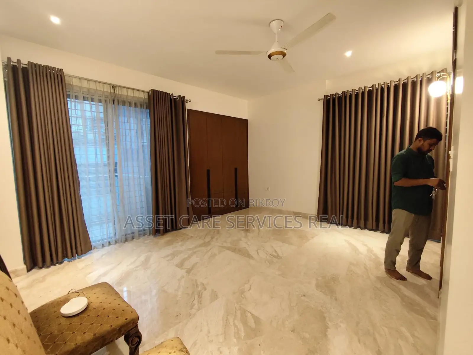 গুলশানে বিলাসবহুল সেমি-ফার্নিশড অ্যাপার্টমেন্ট ভাড়া
