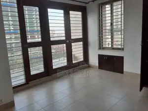 গুলশান-২ এ ৪ বেডরুমের সেমি-ফার্নিশড ফ্ল্যাট ভাড়ার জন্য