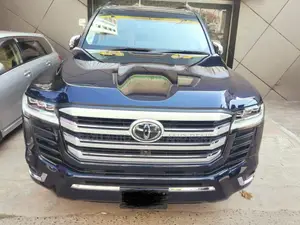 V8 Land Cruiser For Rent