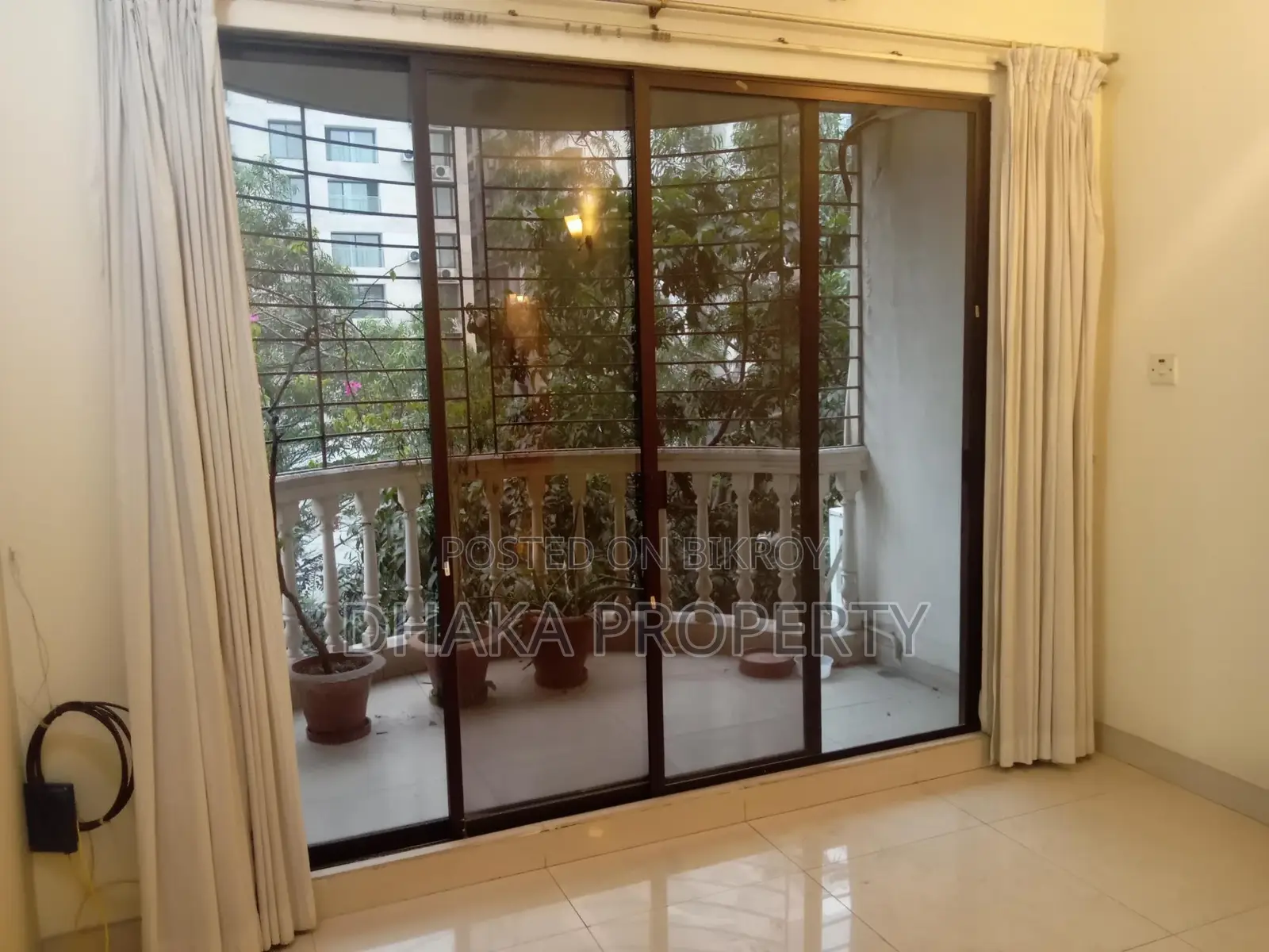 (2600-Sqft)Semi-Furnished Exclusive Apartment Rent in Gulshan North