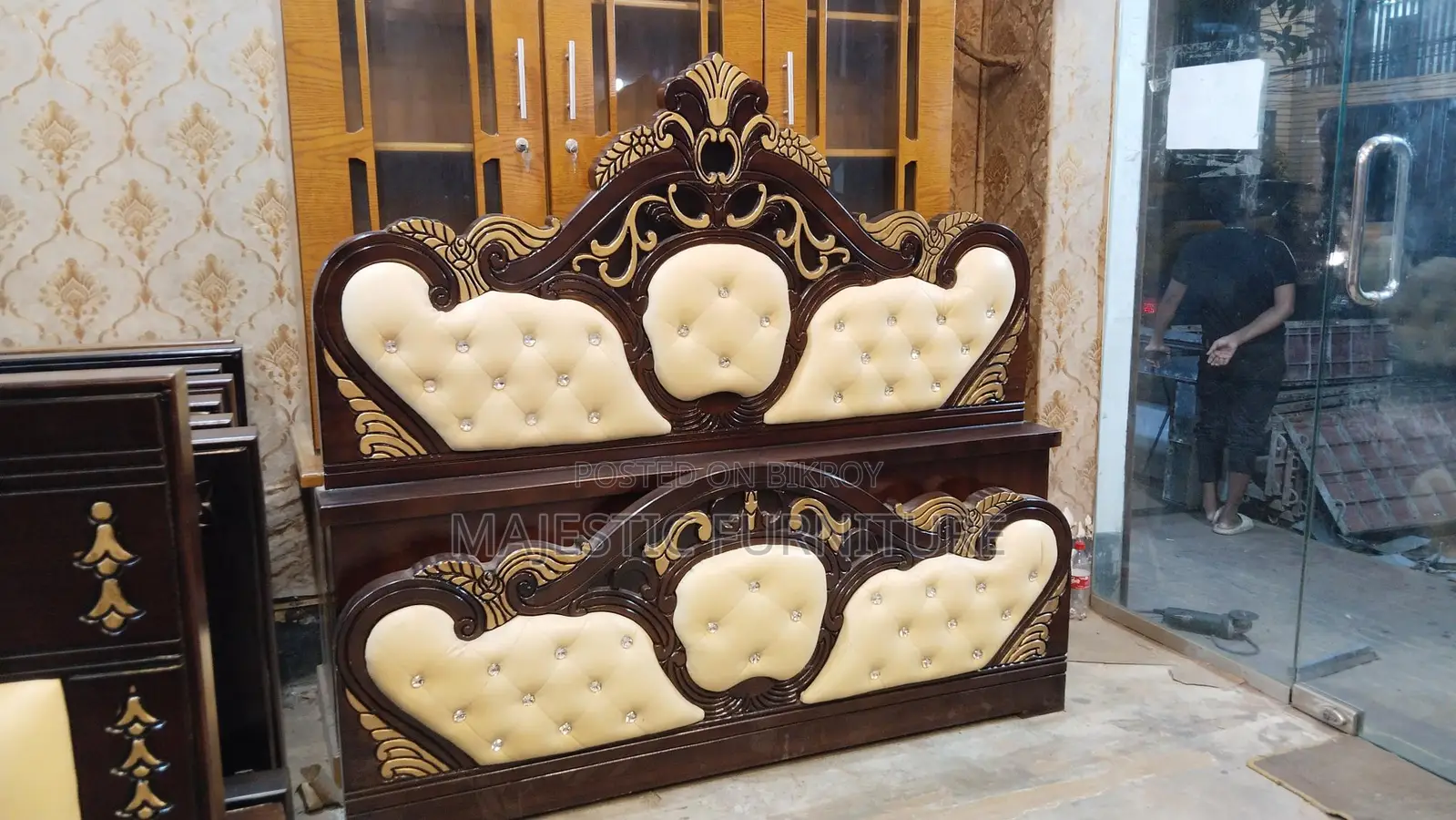 NEW BED 5/7 & 6/7 FEET LEATHER. M # 115