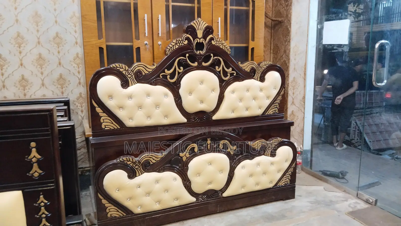 NEW BED 5/7 & 6/7 FEET LEATHER. M # 115