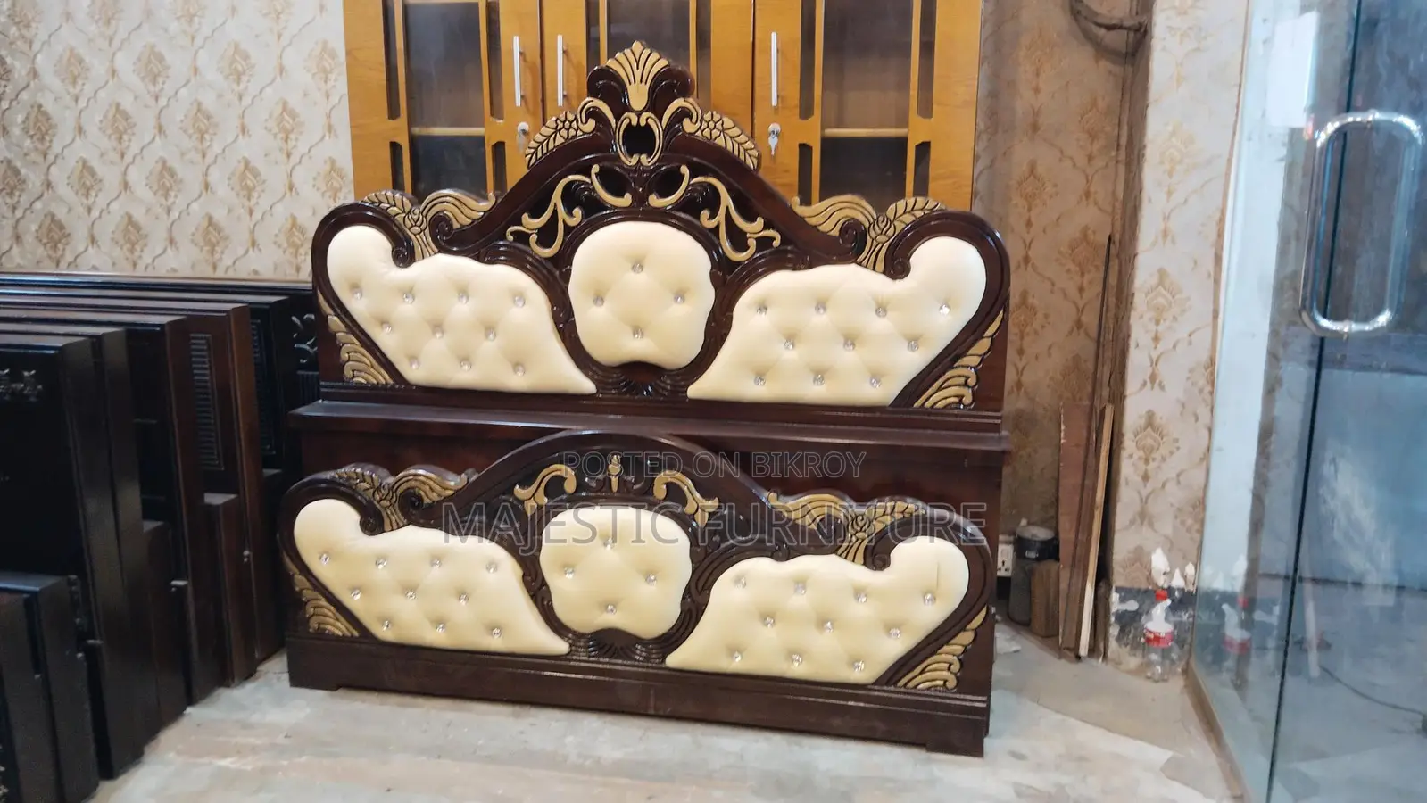 NEW BED 5/7 & 6/7 FEET LEATHER. M # 115
