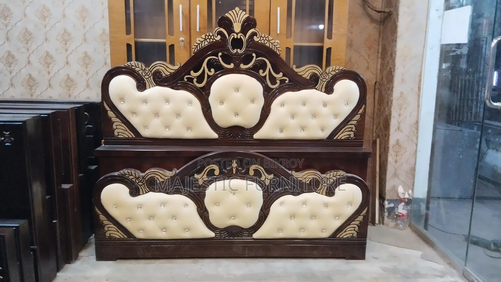 NEW BED 5/7 & 6/7 FEET LEATHER. M # 115