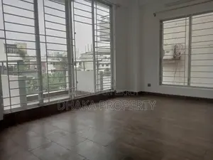 বনানীতে ২৮০০ বর্গফুট বিলাসবহুল অফিস স্পেস ভাড়া