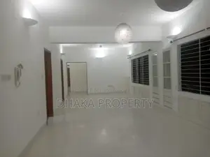বারিধারা ডিপ্লোম্যাটিক এলাকায় ৩-বেডরুমের ২৮০০-বর্গফুটের অ্যাপার্টমেন্ট ভাড়া