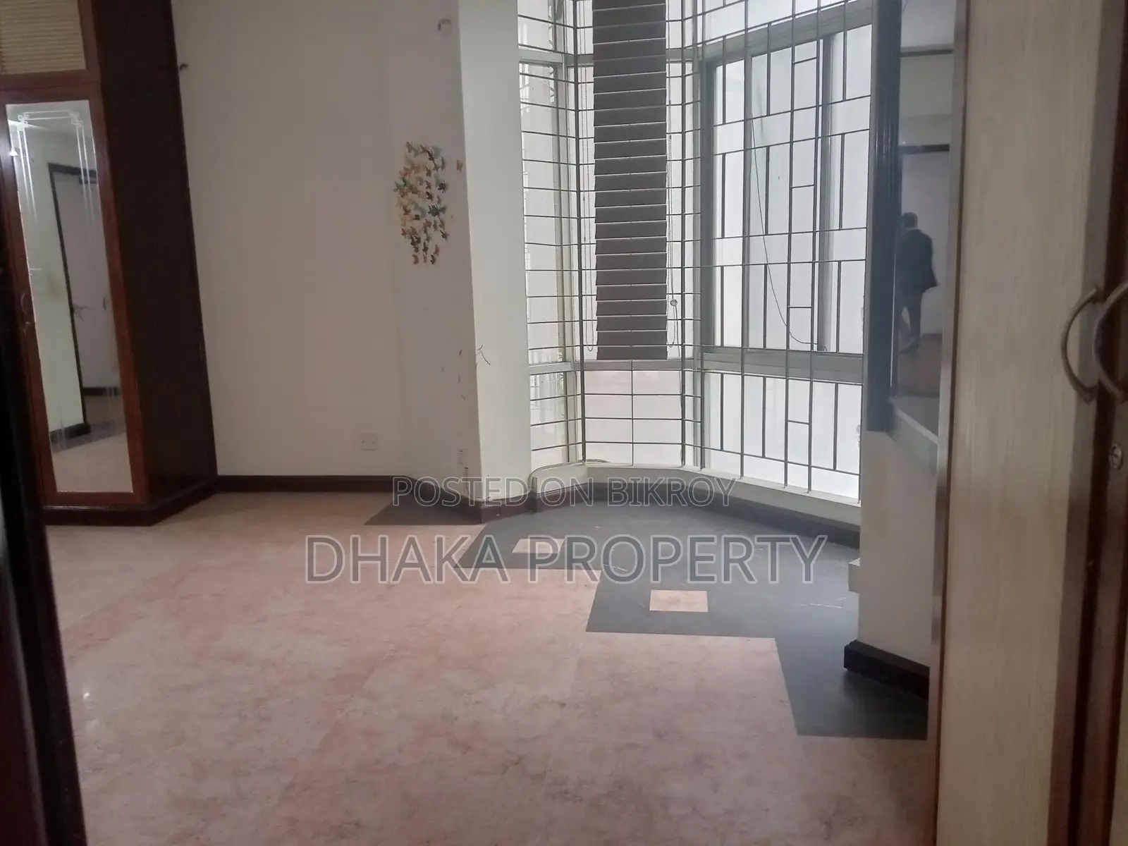 গুলশানে ৩১০০-বর্গফুটের এক্সক্লুসিভ ৪-বেডরুমের অ্যাপার্টমেন্ট ভাড়া