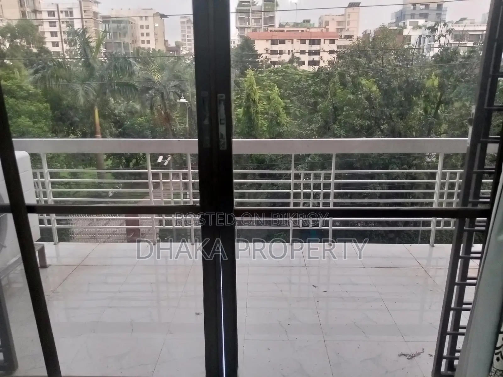বারিধারায় ফুল-ফার্নিশড বিলাসবহুল ৩-বেডরুমের অ্যাপার্টমেন্ট ভাড়া