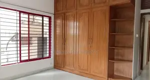 গুলশানে ৪ বেডরুম, ২ পার্কিং, ৩০০০ বর্গফুটের অ্যাপার্টমেন্ট ভাড়া